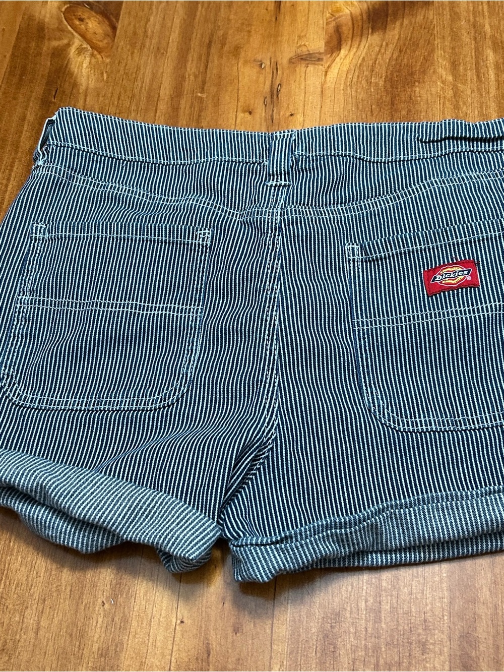 Dickies Railroad Stripe Wonen’s Cotton Short